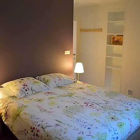 Au Mas De Mont Bed & Breakfast 3*